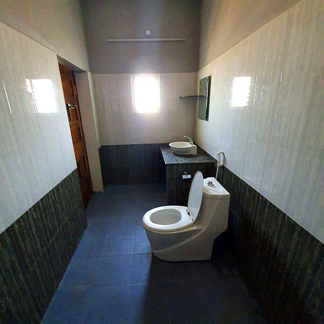 S19 attached bathroom