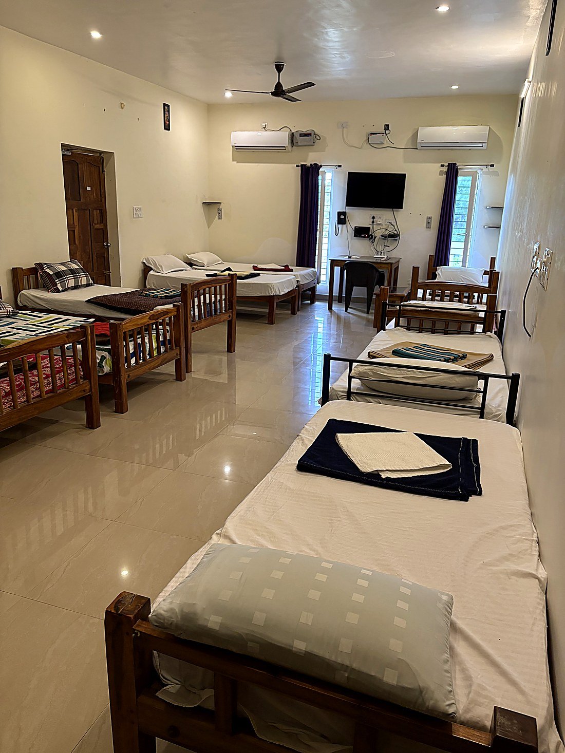 8-Guest Room with multiple beds, AC and TV